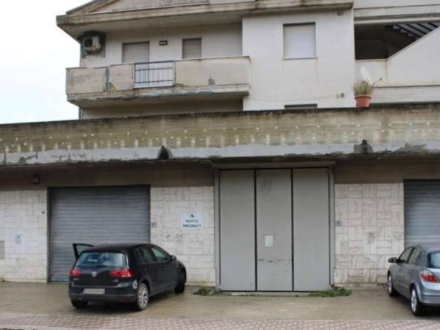 Locale Commerciale in vendita a Silvi, Abruzzo