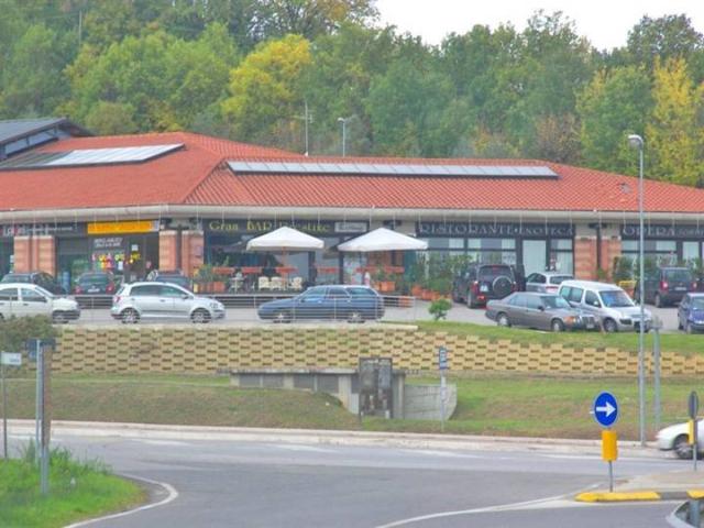 Locale Commerciale in vendita a Sinalunga, Siena