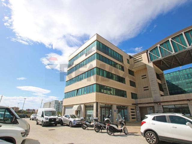Locale Commerciale in vendita a Siracusa, Sicilia