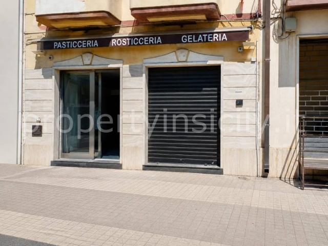 Locale Commerciale in vendita a Siracusa, Sicilia