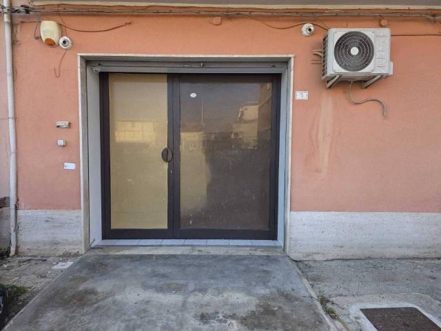 Locale Commerciale in vendita a Acradina, Siracusa