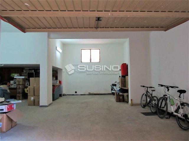Locale Commerciale in vendita a Santa Lucia, Siracusa