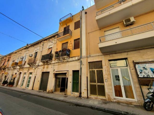 Locale Commerciale in vendita a Santa Lucia, Siracusa