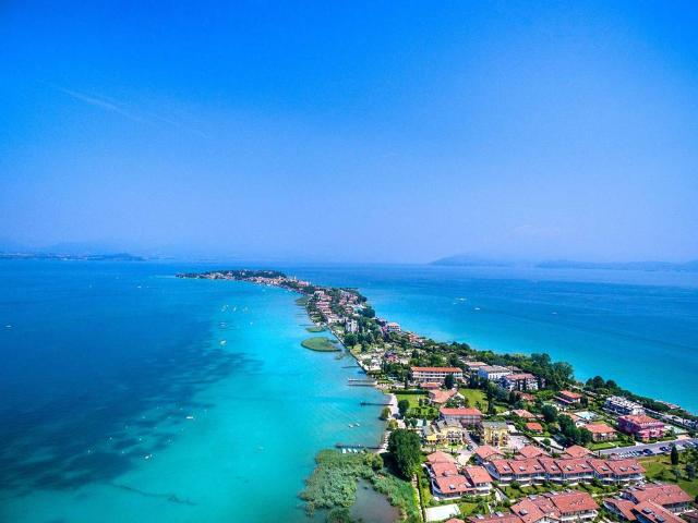 Locale Commerciale in vendita a Lugana, Sirmione