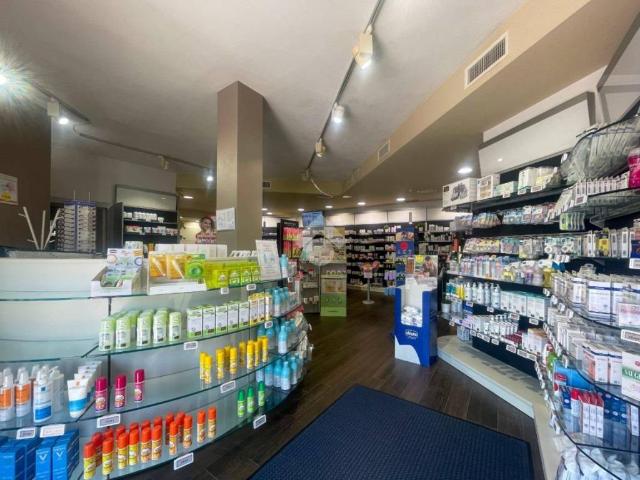 Locale Commerciale in vendita a Lugana, Sirmione