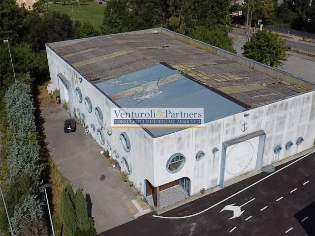 Locale Commerciale in vendita a Sirmione, Lombardia