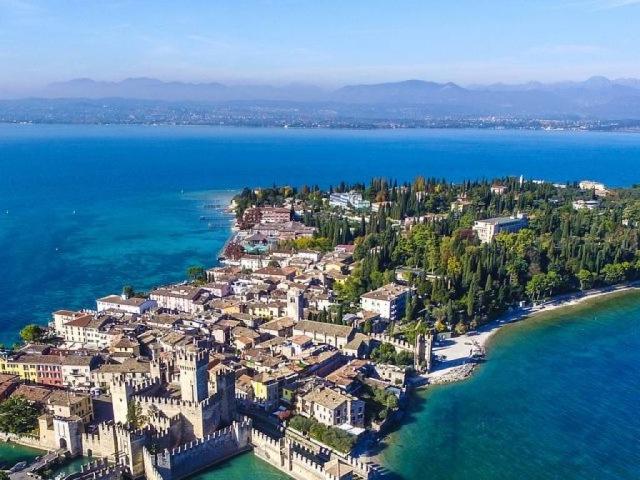 Locale Commerciale in vendita a Lugana, Sirmione