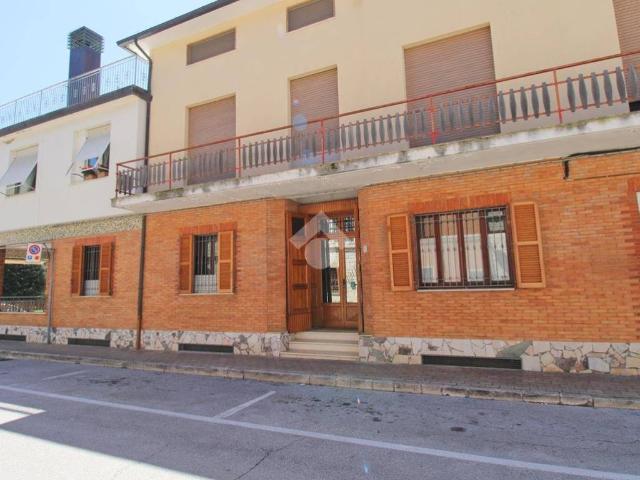 Locale Commerciale in vendita a Marche, Ancona