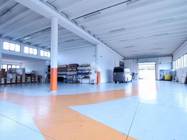 Locale Commerciale in vendita a Sirtori, Lombardia