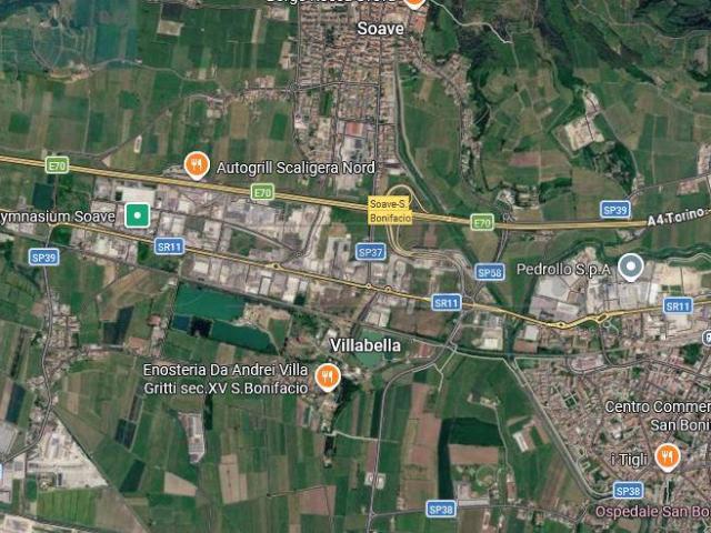 Locale Commerciale in vendita a Soave, Veneto