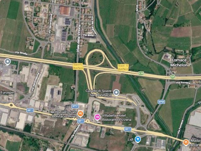 Locale Commerciale in vendita a Soave, Veneto