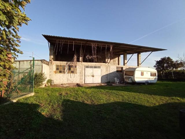 Locale Commerciale in vendita a Soave, Veneto