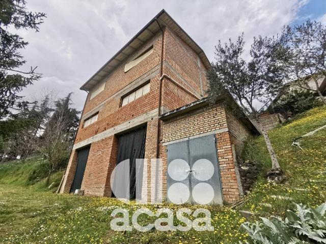 Locale Commerciale in vendita a Sogliano Al Rubicone, Reggio Emilia