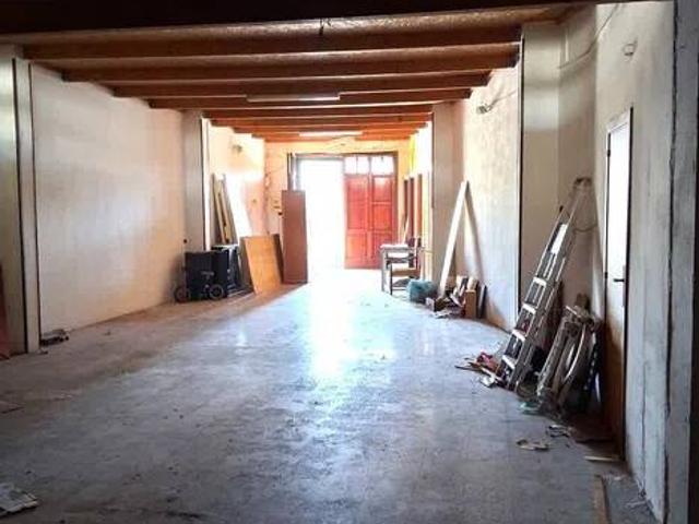 Locale Commerciale in vendita a Puglia, Lecce