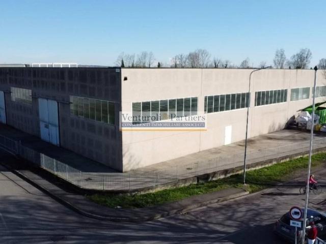 Locale Commerciale in vendita a Soiano Del Lago, Lombardia