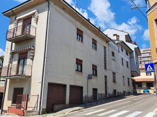 Locale Commerciale in vendita a Monte, Solbiate Arno