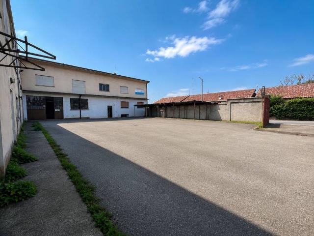 Locale Commerciale in vendita a Monte, Solbiate Arno