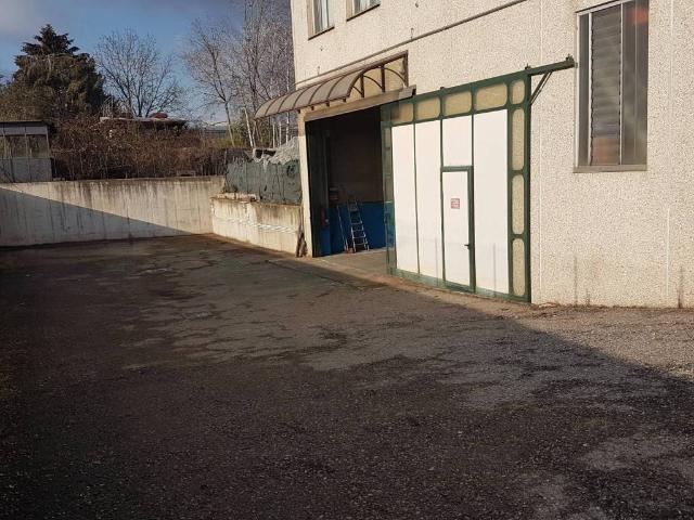 Locale Commerciale in vendita a Solbiate con Cagno, Cagno