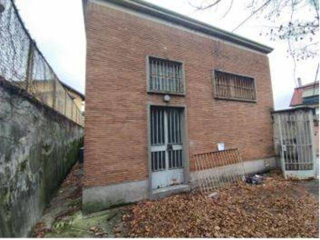Locale Commerciale in vendita a Solbiate con Cagno, Solbiate Comasco