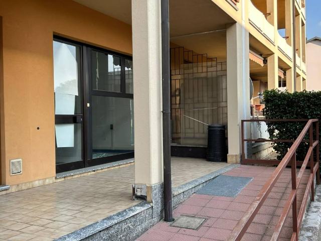 Locale Commerciale in vendita a Cagno, Solbiate con Cagno