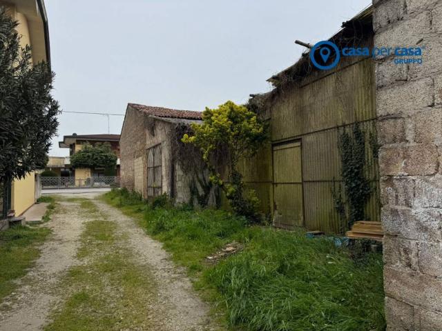 Locale Commerciale in vendita a Solesino, Veneto