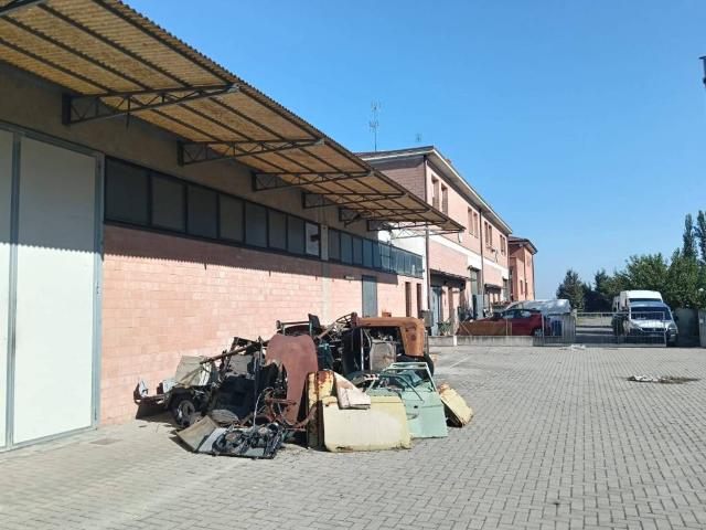 Locale Commerciale in vendita a Unione delle Terre d'Argine, Soliera