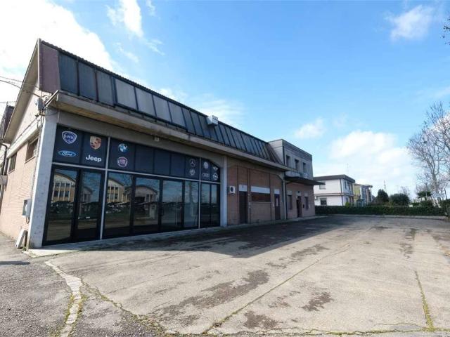Locale Commerciale in vendita a Unione delle Terre d'Argine, Soliera