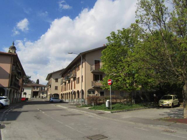 Locale Commerciale in vendita a Solza, Lombardia