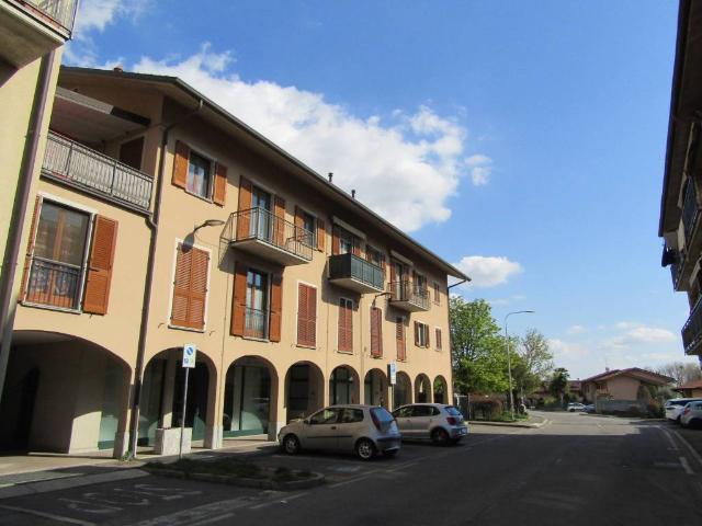 Locale Commerciale in vendita a Solza, Lombardia