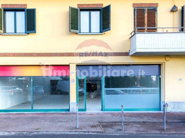 Locale Commerciale in affitto a Mezzana, Somma Lombardo