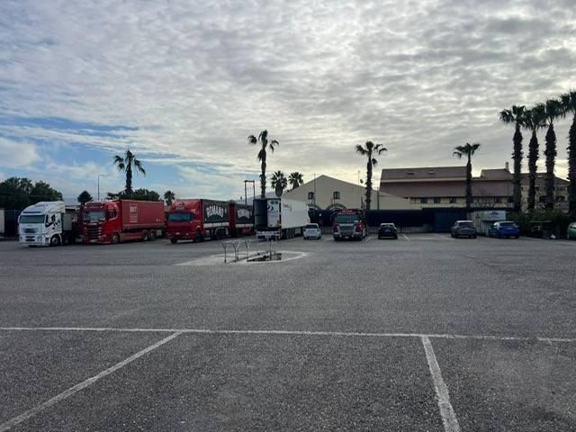 Locale Commerciale in vendita a Somma Vesuviana, Campania