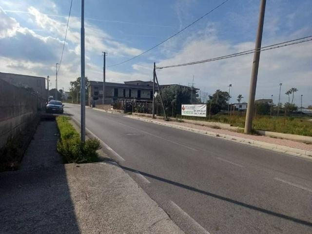 Locale Commerciale in vendita a Somma Vesuviana, Campania
