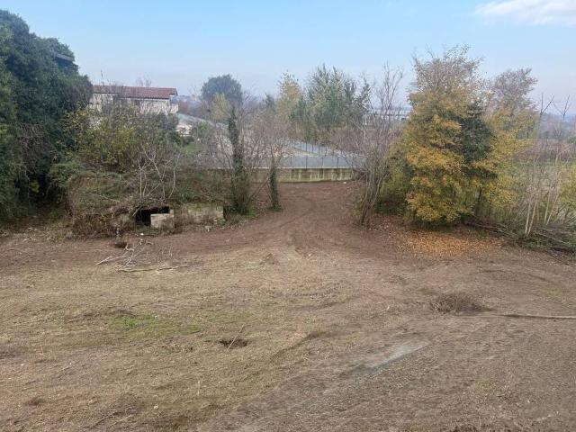 Locale Commerciale in vendita a Somma Vesuviana, Campania