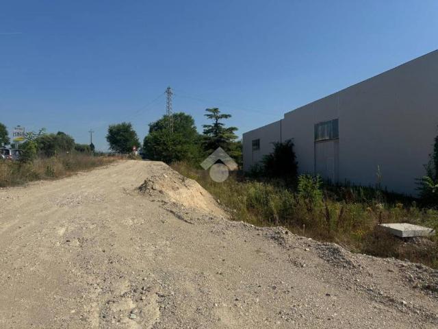 Locale Commerciale in vendita a Sommacampagna, Veneto