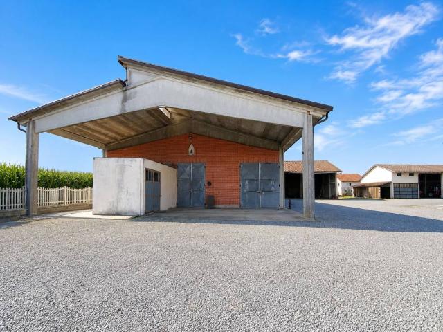 Locale Commerciale in vendita a Sommariva del Bosco, Piemonte