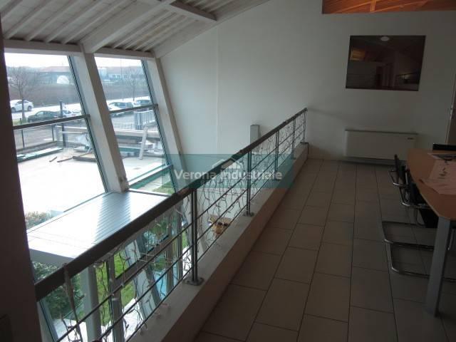 Locale Commerciale in vendita a Mancalacqua, Sona