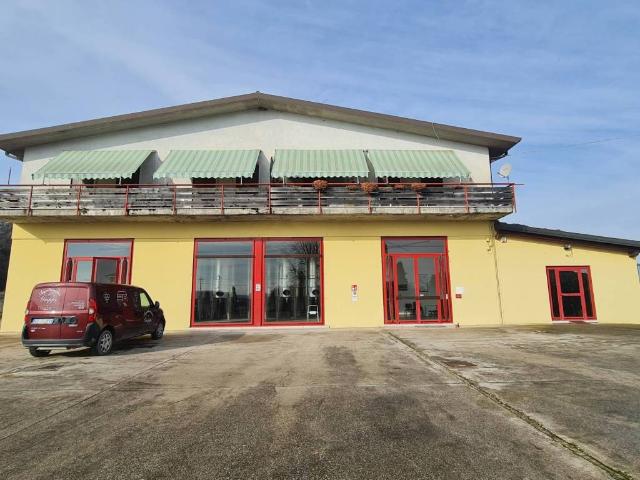 Locale Commerciale in vendita a Sona, Veneto