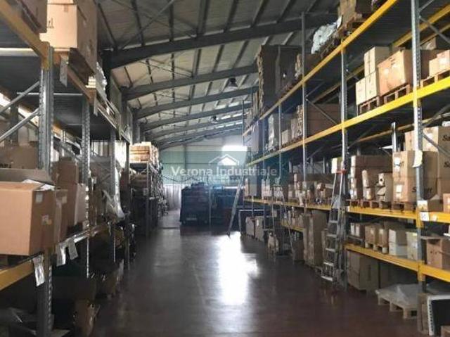 Locale Commerciale in vendita a Sona, Veneto