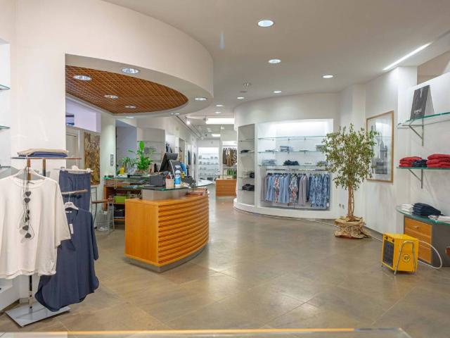 Locale Commerciale in vendita a Campoledro, Sondrio