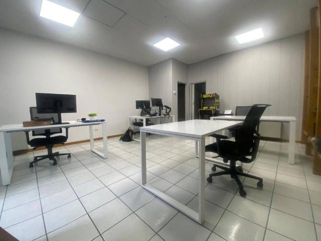 Locale Commerciale in vendita a Campoledro, Sondrio