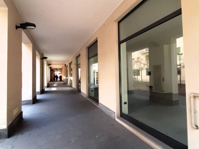 Locale Commerciale in vendita a Campoledro, Sondrio