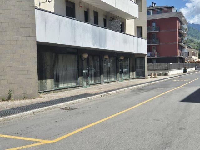 Locale Commerciale in vendita a Campoledro, Sondrio