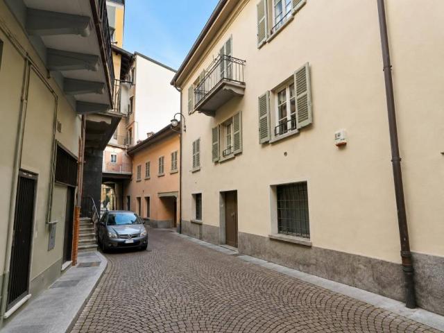 Locale Commerciale in vendita a Campoledro, Sondrio