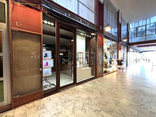 Locale Commerciale in vendita a Campoledro, Sondrio
