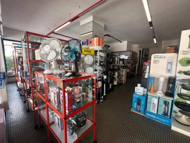 Locale Commerciale in vendita a Campoledro, Sondrio