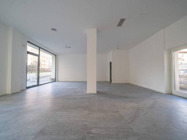 Locale Commerciale in vendita a Campoledro, Sondrio