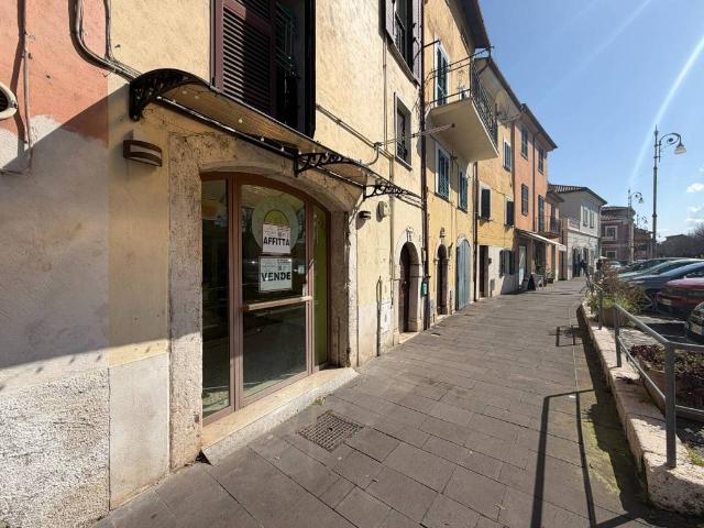 Locale Commerciale in vendita a Sora, Lazio