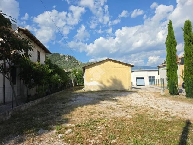 Locale Commerciale in vendita a San Giorgio, Sora