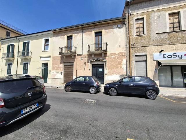 Locale Commerciale in vendita a Sora, Lazio