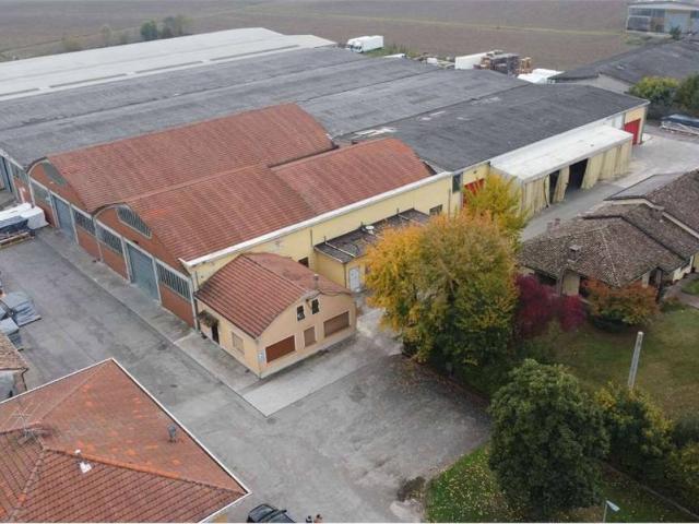 Locale Commerciale in vendita a Soragna, Reggio Emilia